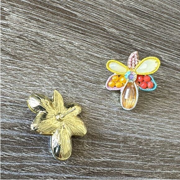 Orange flower stud earrings M66 - Picture 4 of 4